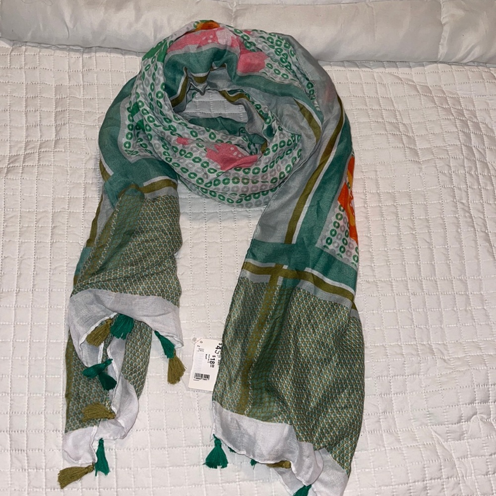 Summer scarf with tassels NWT